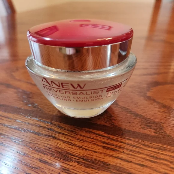 Avon Anew Reverlist Sterling Emulsion Night - Picture 2 of 3